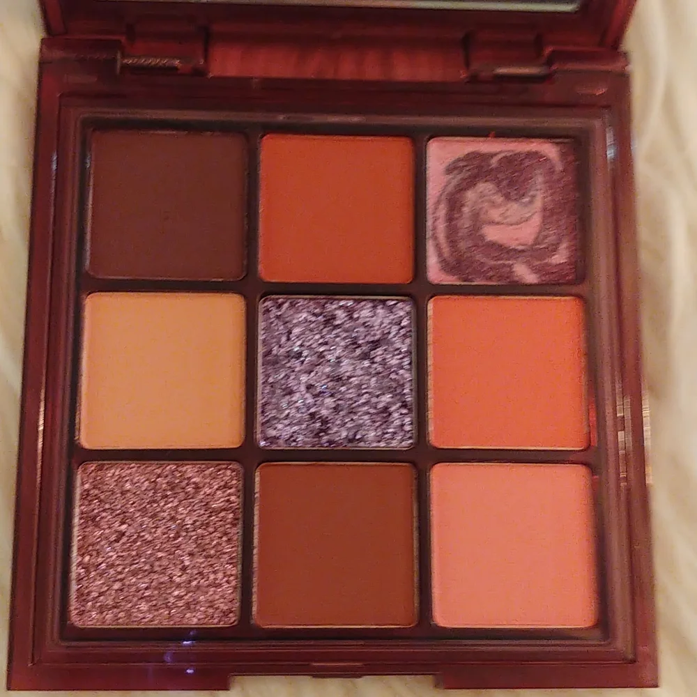 💜FIRM! NWT HUDA BEAUTY LOVEFEST OBSESSIONS EYESHADOW PALETTE